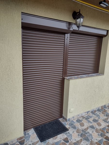 Reparatii rulouri exterioare lemn, aluminiu, PVC.